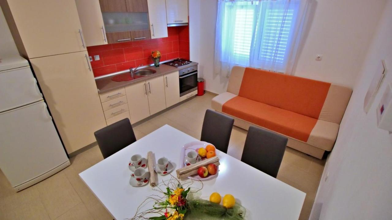 Apartments Iko Omiš Esterno foto