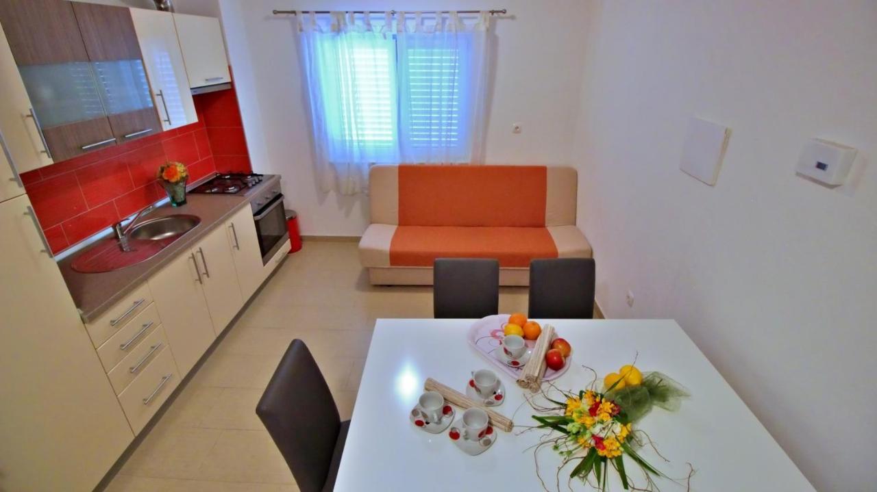 Apartments Iko Omiš Esterno foto