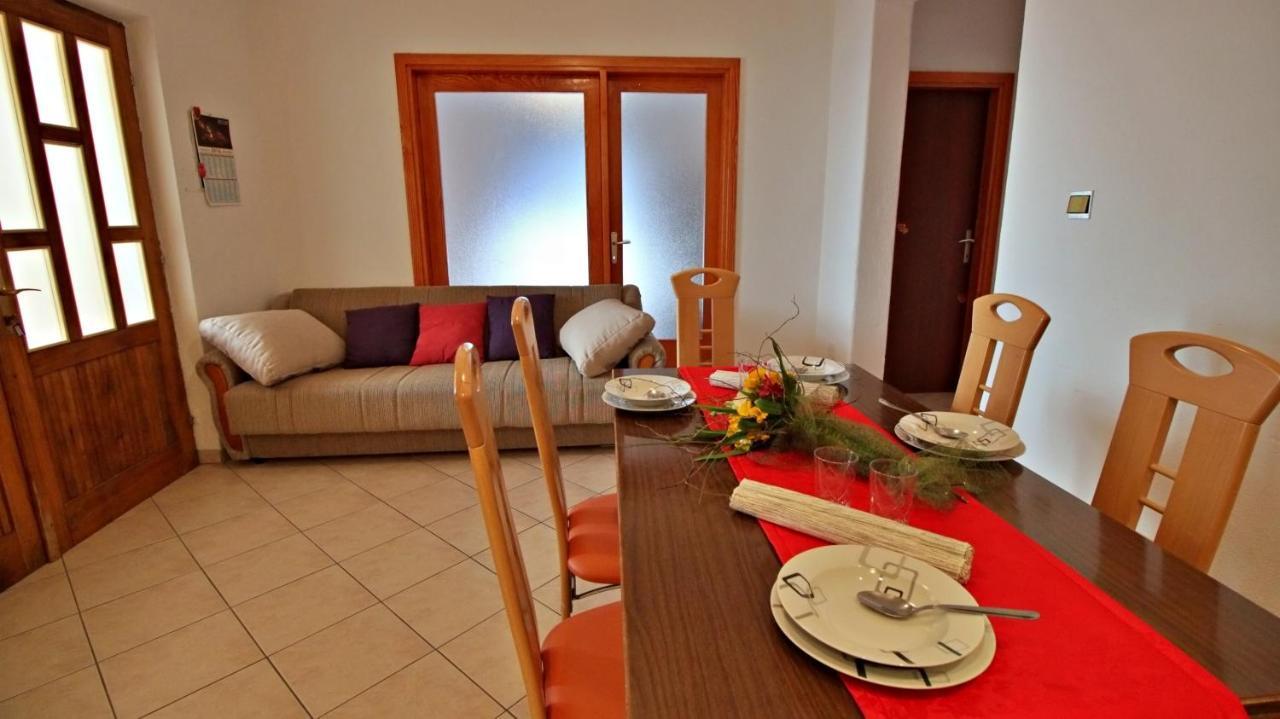 Apartments Iko Omiš Esterno foto
